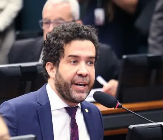 Fux autoriza quebra de sigilos bancário e fiscal de Janones