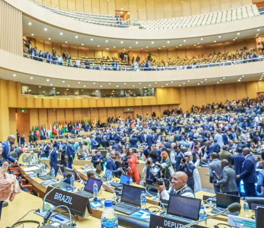 Pedido de impeachment de Lula bate recorde de assinaturas