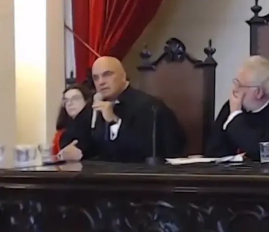 Moraes diz que o Brasil não pode ‘baixar a guarda’ e fala em ‘fortalecer a democracia’