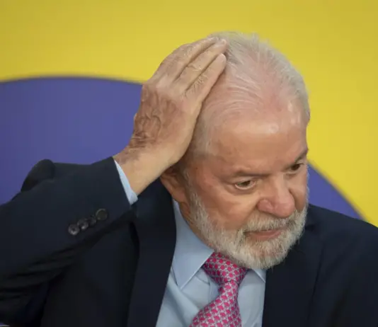 Governo Lula 1 gastou R$ 128 mil em dinheiro vivo para alugar carro