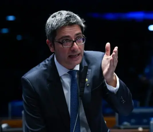 Líder do PL no Senado, sobre operação da PF: ‘Acua, persegue, silencia e aplaca a oposição’