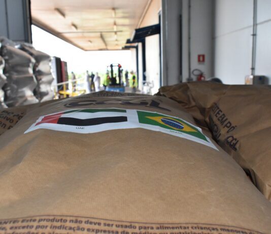 Governo Lula envia 125 toneladas de alimentos a Cuba; ação ‘fortalece ditadura’, diz deputado