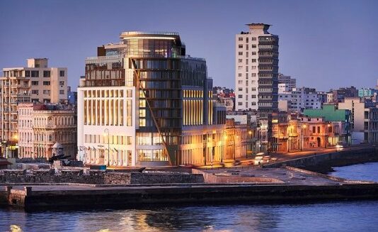 Em hotel cinco estrelas de Cuba, jornalistas de esquerda discutem “liberdade” e “fake news”