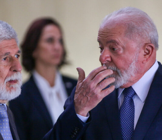 Lula considera expulsar embaixador de Israel do Brasil
