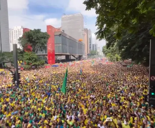 9 em cada 10 pessoas em ato de Bolsonaro acham que eleição foi fraudada e que vivemos em uma ditadura
