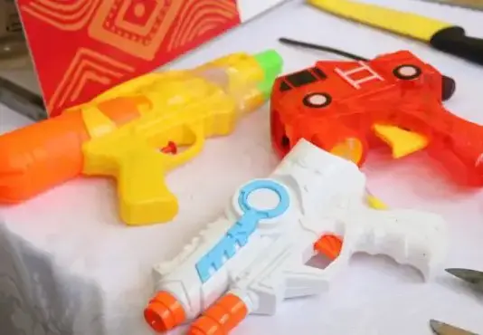 Combate ao crime? Polícia Militar recolhe ‘pistolas de água’ durante o Carnaval de Salvador