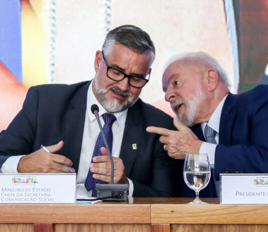 Globo recebe mais de 118 milhões no 1° ano do governo Lula e blogs petistas recebem mais que Folha e Estadão