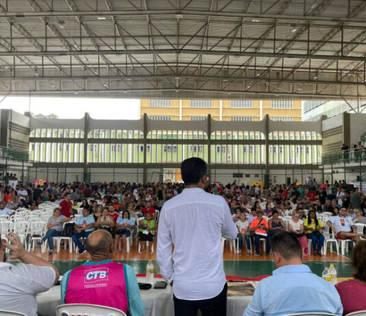 Professores da rede estadual do Ceará aprovam indicativo de greve