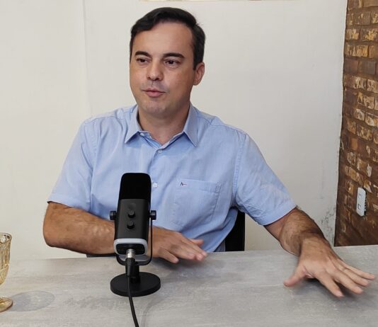 “Ver uma criança sofrendo com o crime como esse e nenhuma autoridade veio a público para prestar apoio a família?”, crítica Cap. Wagner sobre estupro de criança de 4 anos em escola pública de Fortaleza