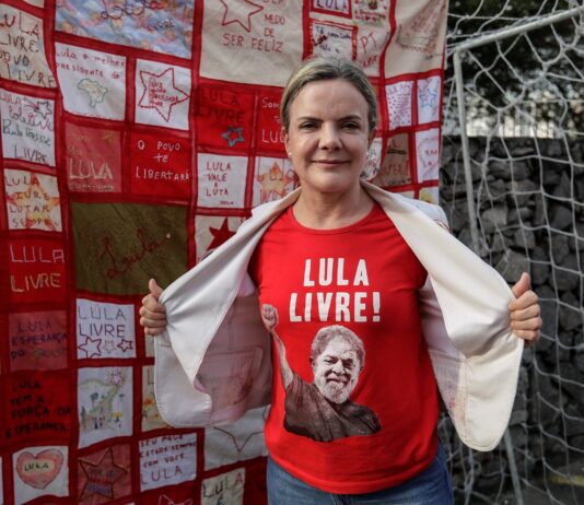 Gleisi apresenta projeto para acabar com CACs e clubes de tiro no Brasil