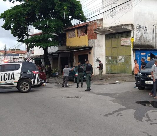 Policial militar da reserva morre em troca de tiros com assaltantes, um dos bandidos também veio a óbito