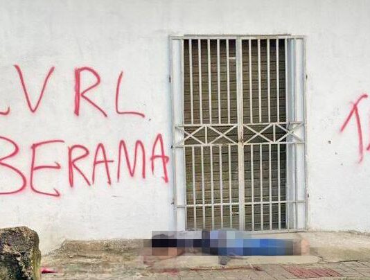 Pandemia da bala: Adolescente é executado a tiros ao lado de pichação de facção em Caucaia