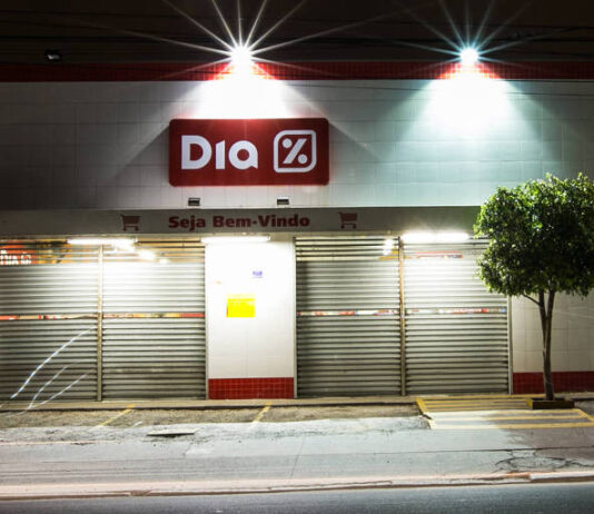 Crise no Brasil: Após 23 anos, rede de supermercados fecha 343 lojas no país