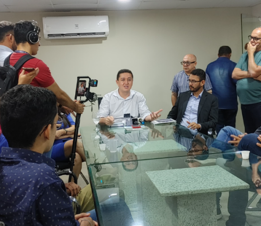 Prefeito do interior do Ceará que apoiou Bolsonaro diz ser alvo de tramoia política para desgastar sua imagem