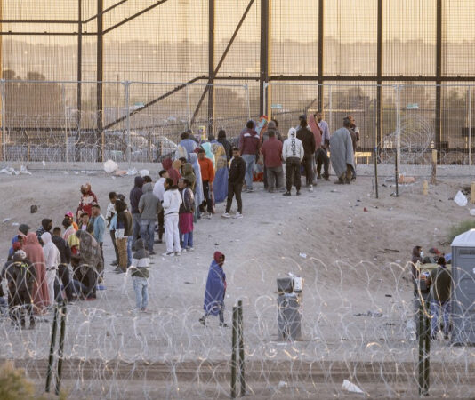 Suprema Corte dos Estados Unidos permite que Texas prenda imigrantes ilegais