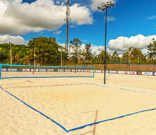 TCE suspende edital de 501 arenas de beach tennis no Ceará que custariam 55 milhões aos cofres públicos