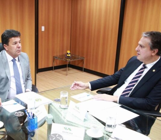 Crise no PT: Camilo e deputado discutem com gritos, murro na mesa e chegam perto de confronto físico