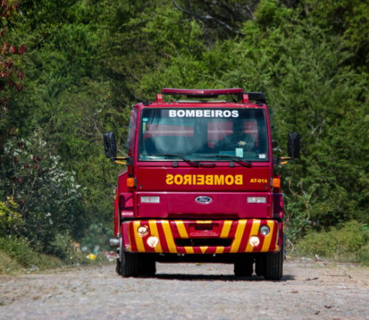 Quem comanda? Equipe do corpo de bombeiros é ameaçada por facção enquanto resgatava animal