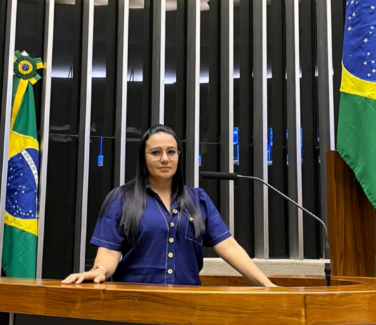 Câmeras escondidas são achadas até em banheiro de apartamento da deputada Dayany Bittencourt