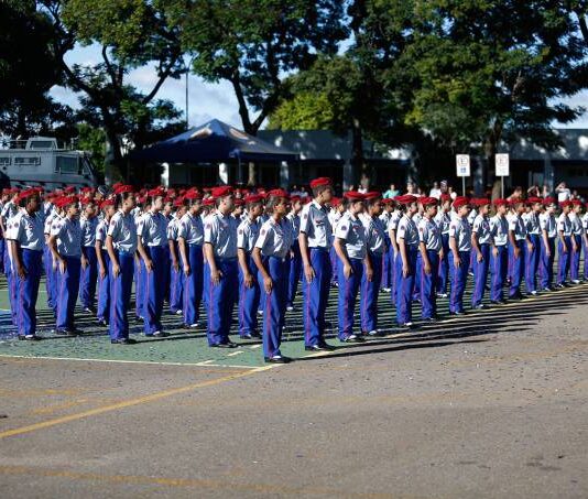 AGU quer tornar inconstitucional escola cívico-militares no Paraná