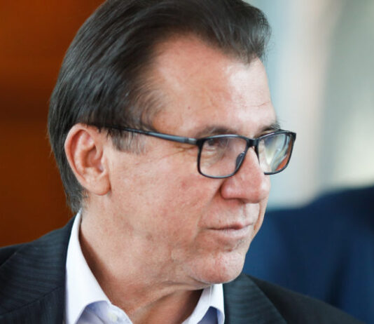 Ministro de Lula minimiza agro e diz que MST “bota alimento” na mesa do povo