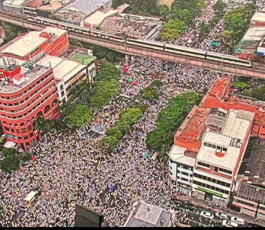Milhares de colombianos protestam contra governo esquerdista de Gustavo Petro