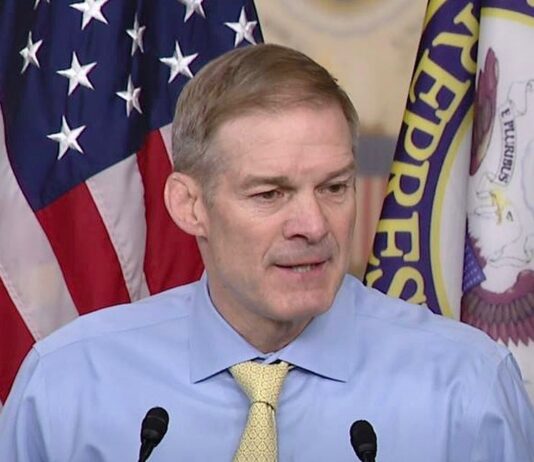 Câmara dos EUA solicita comunicações entre governo Biden e autoridades brasileiras sobre as ordens do STF