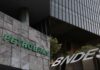Crise no Brasil: Petrobras e BNDES registram queda nos lucros em 2023