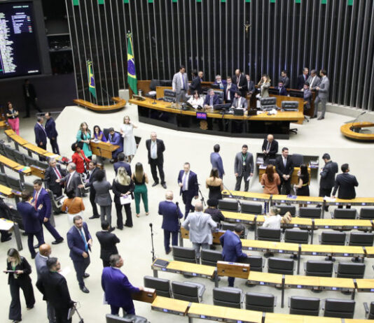 Mais Imposto: Câmara dos deputados aprova projeto do governo Lula que retoma cobrança do DPVAT