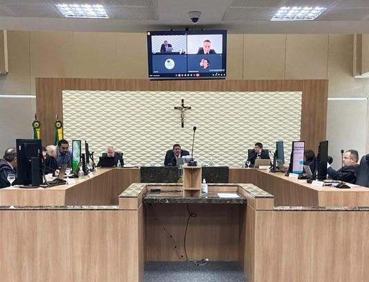 TRE-CE acata desfiliação de parte dos deputados e suplentes do PDT sem perda de mandato