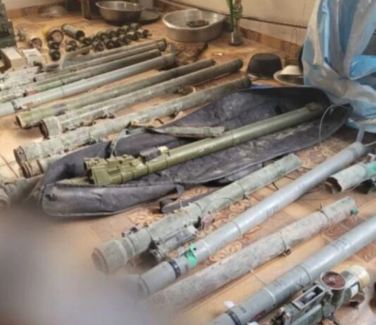 Exército de Israel encontra arsenal do Hamas em escola