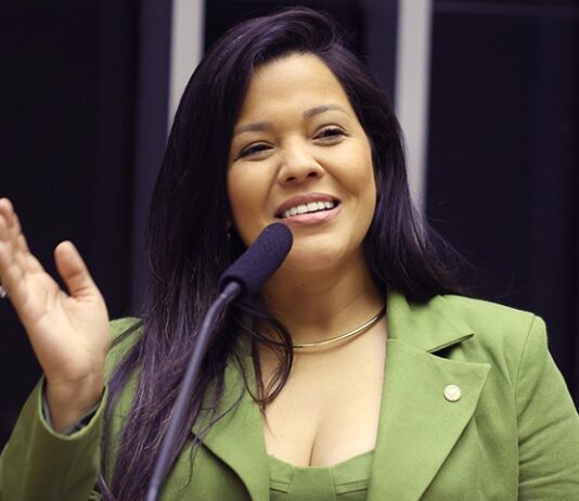 Vereadora Priscila Costa (PL) é a favorita para assumir vaga do deputado federal Eduardo Bismarck após sua cassação