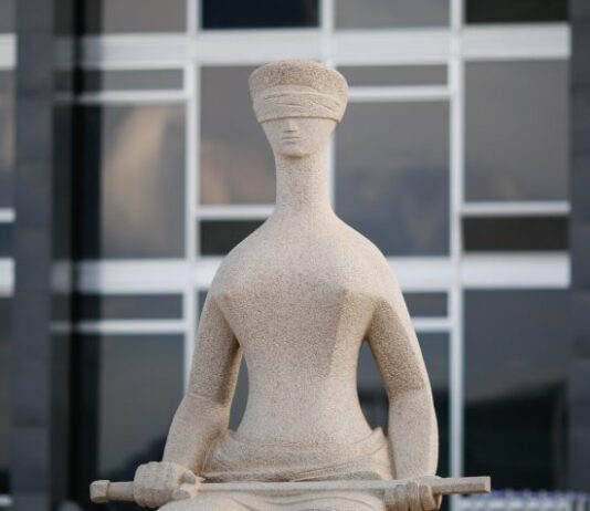 Principal jornal de negócios da Alemanha critica o STF do Brasil