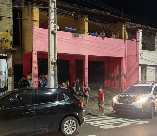 Pandemia da bala: Enfermeira é morta a tiros dentro de automóvel na avenida Leste-Oeste em Fortaleza