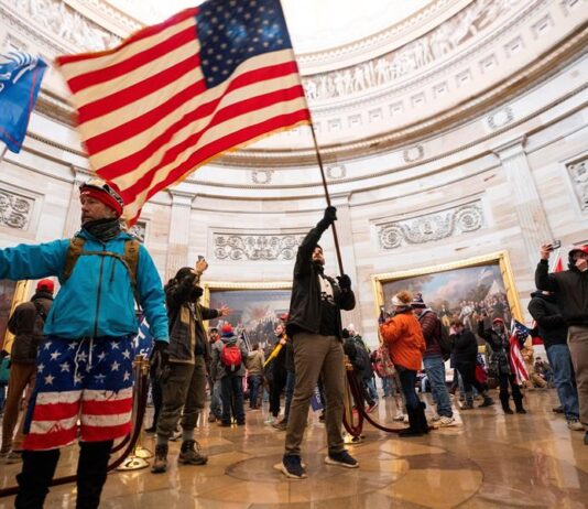 Supremo dos EUA decide a favor de acusados de invadir o Capitólio