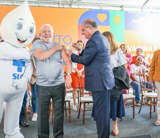 Sob sigilo, Lula se vacina contra dengue na rede privada