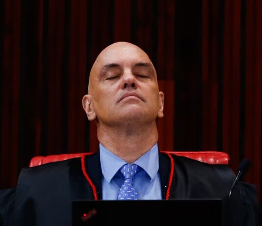 Moraes cassa sentença que apontou ‘erro’ seu e manda CNJ investigar juiz que ‘desafiou’ STF
