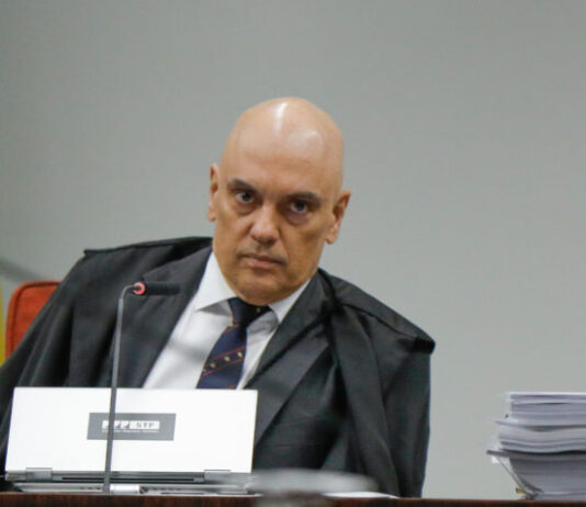 Moraes libera contas do X após rede dizer que irá pagar multas