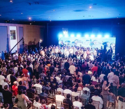 Com milhares de pessoas reunidas, Capitão Wagner confirma pré-candidatura à prefeitura de Fortaleza