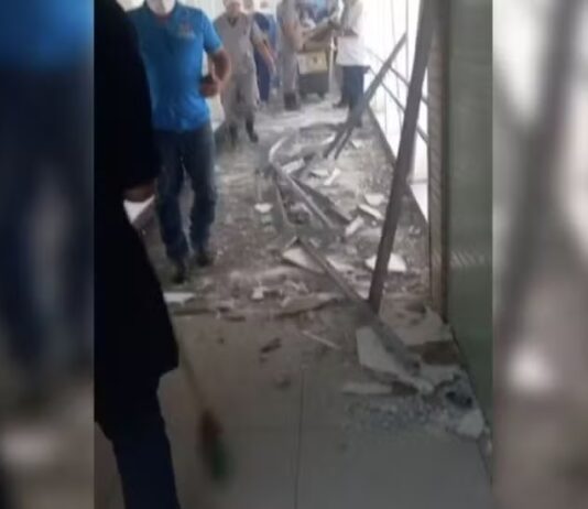 Teto da passarela que liga o IJF à unidade principal do hospital cedeu no último sábado