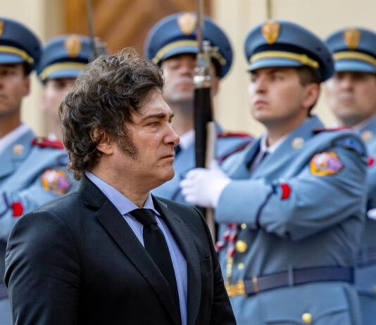 Argentina: Milei planeja reduzir idade penal para 13 anos