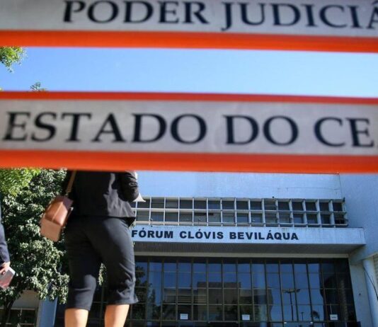 Impunidade: Justiça absolve oito acusados de fazer parte do Comando Vermelho no litoral leste do Ceará