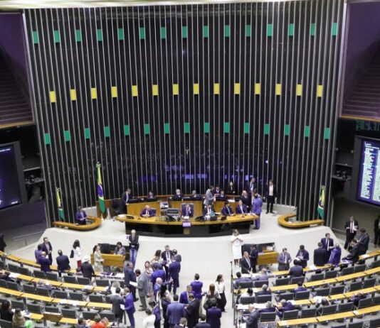Câmara aprova PEC da Anistia Partidária, dos 22 deputados federais Cearenses 5 votaram contra