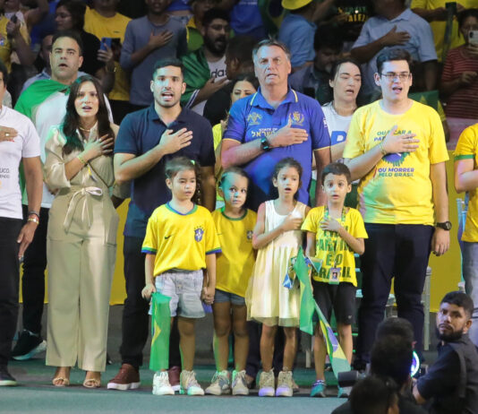 TRE-CE mantém condenação contra André Fernandes por propaganda eleitoral antecipada em evento com Bolsonaro