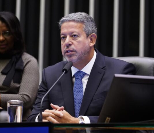 Lira destrava PEC das decisões monocráticas em reação ao STF