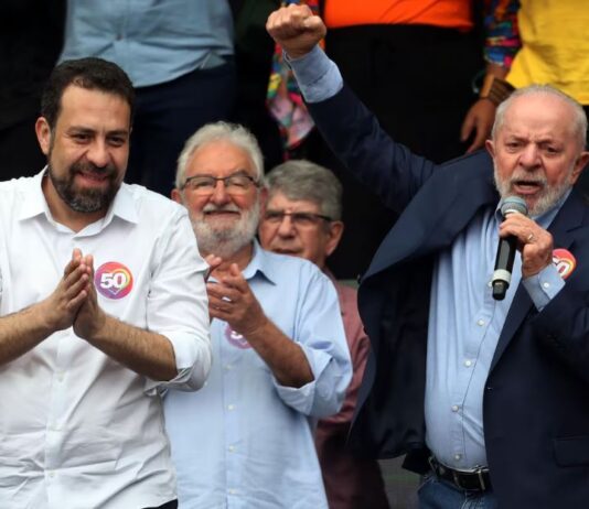 Boulos pagou R$ 450 mil à empresa que cantou hino neutra
