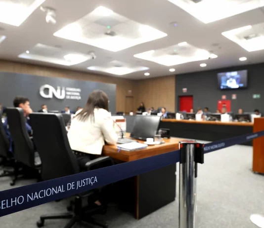 CNJ afasta juíza que criticou Lula e Moraes nas redes sociais