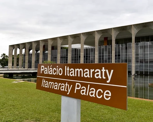 Diplomatas recusam proposta e podem fazer greve pela 1ª vez na história