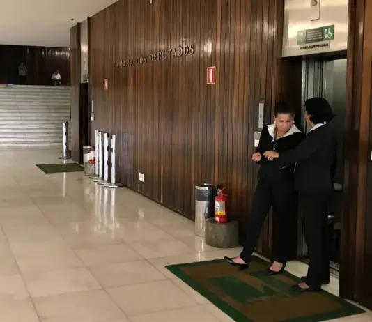 senado disponibiliza 2 milhões de reais para contratar ascensoristas