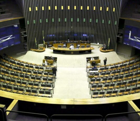 Câmara tem recesso extra e completará um mês sem votações